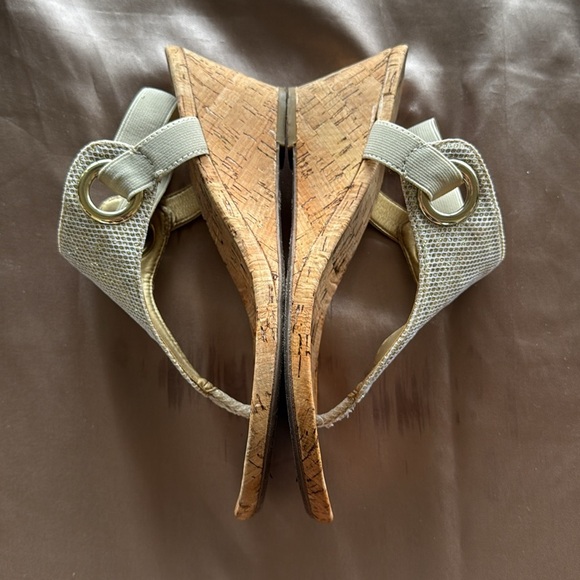 White Mountain Aida Cork Wedge Sandals Cream Gold Sz 9 - Picture 3 of 8